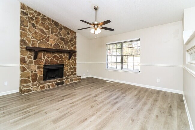 Building Photo - 427 Ridgetop Dr NW