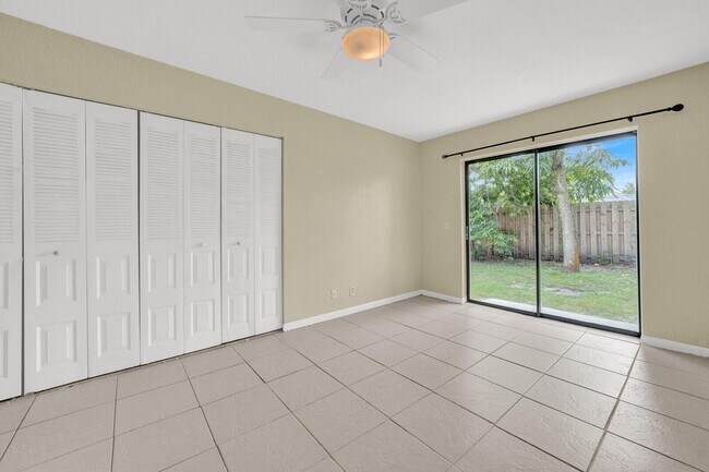 Building Photo - 5864 Strawberry Lakes Cir