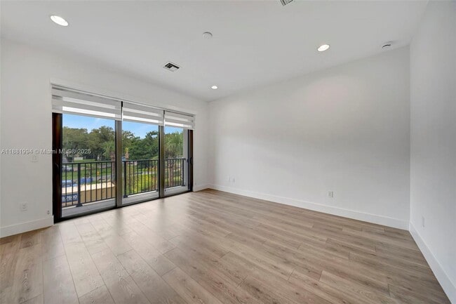 Building Photo - 1454 NW 23rd Ave