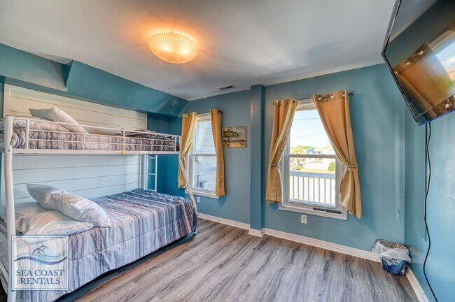Building Photo - FURNISHED OFF-SEASON OCEANFRONT MONTHLY RE...