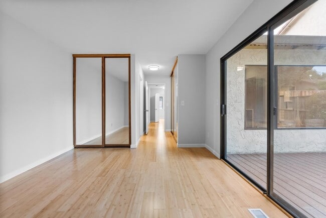 Building Photo - 922 Jungfrau Ct