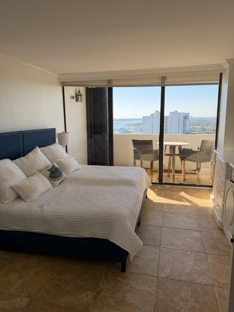 Building Photo - 5600 N Flagler Dr