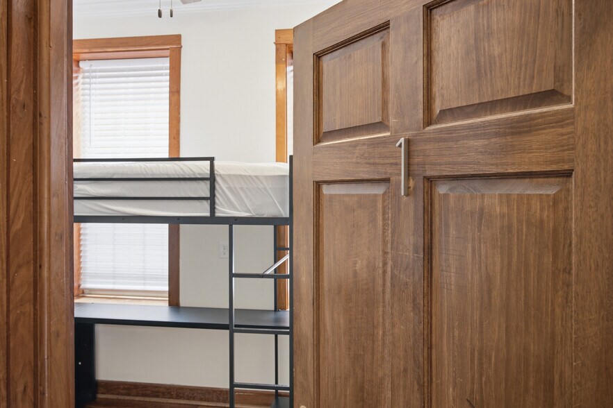 Building Photo - 823 McCallie Ave