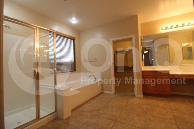 Building Photo - 3951 E Ravenswood Dr