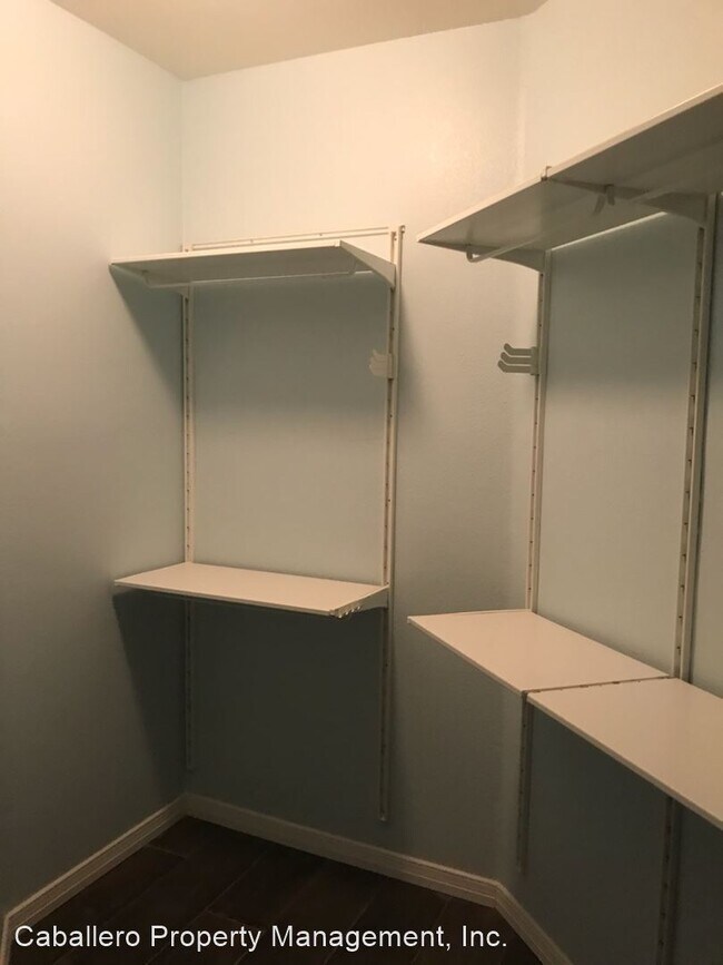 Building Photo - 3 br, 2 bath House - 256 E Liberty Ln 2119...