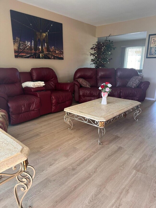 Building Photo - 10214 W Burns Dr