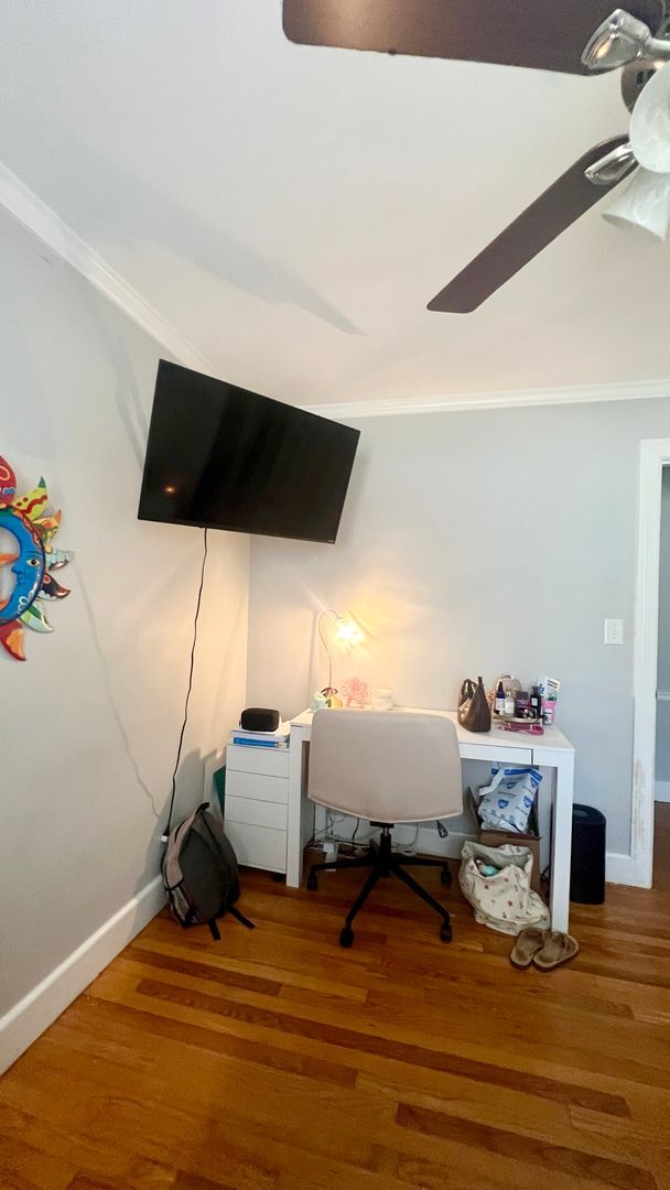 Building Photo - Beautiful 3-4 Bedroom 2 Bathroom home in t...