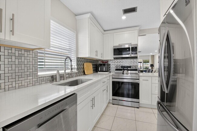 Building Photo - 13769 Date Palm Ct