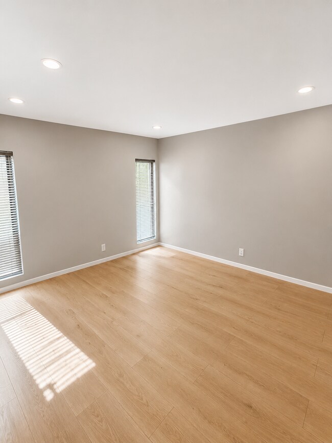 Building Photo - 2223 Buena Vista Ave