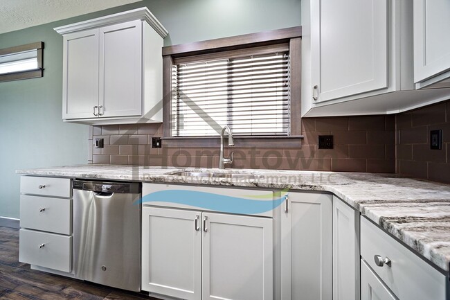 Building Photo - 3 Bedroom 2 Bathroom Home with Attached 3 Car Garage Available in Coeur d'Alene!