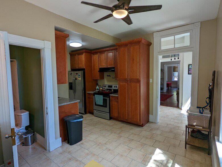 Kitchen - 2253 Loth St