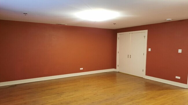 Building Photo - Elevate Your Lifestyle, Stunning 3-Bedroom Loft in Evanston