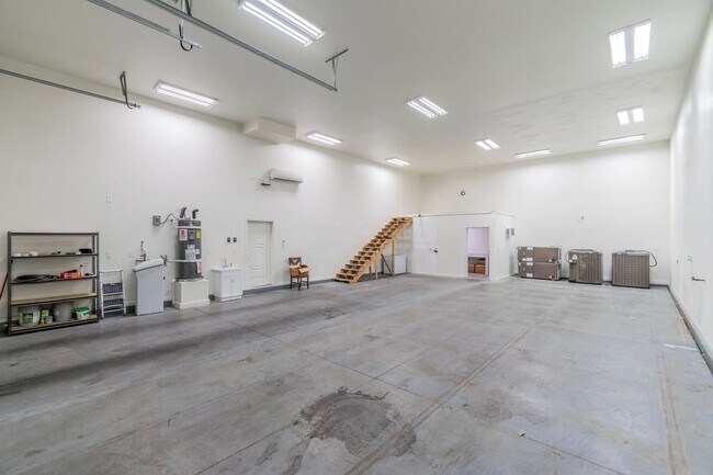 Building Photo - 4615 E St Louis Ave