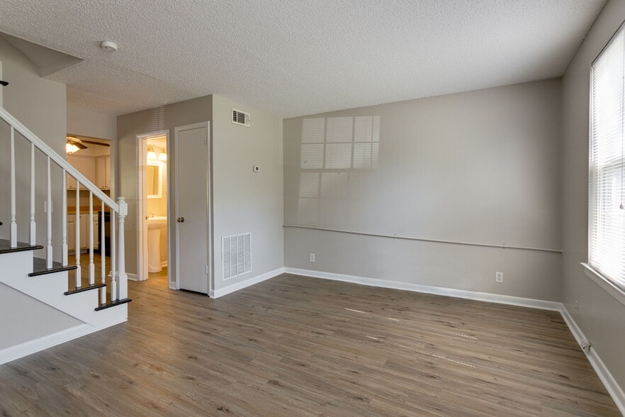 Building Photo - 241 Colt Dr B