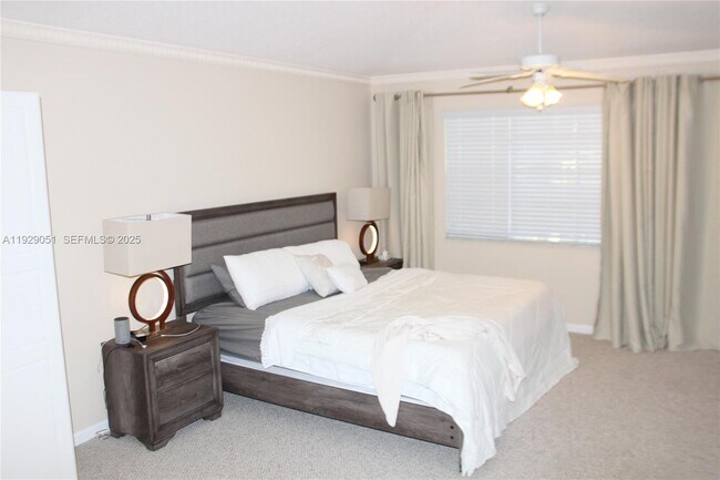 Building Photo - 2568 Jardin Pl