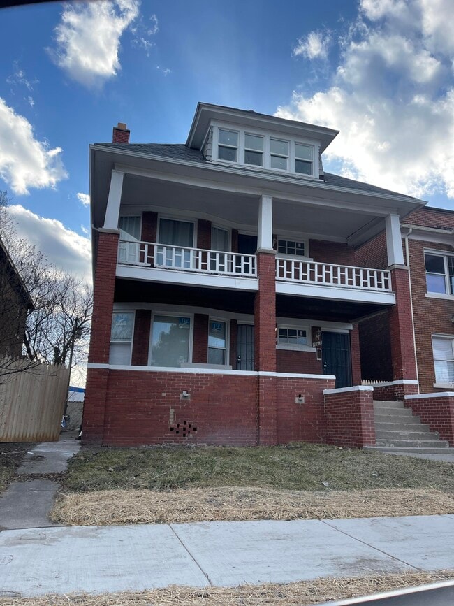 Primary Photo - 1561 W Grand Blvd