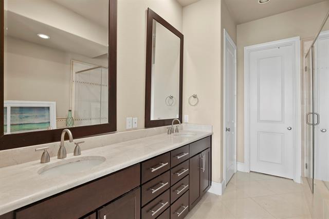 Building Photo - 640 S Pearl Expy