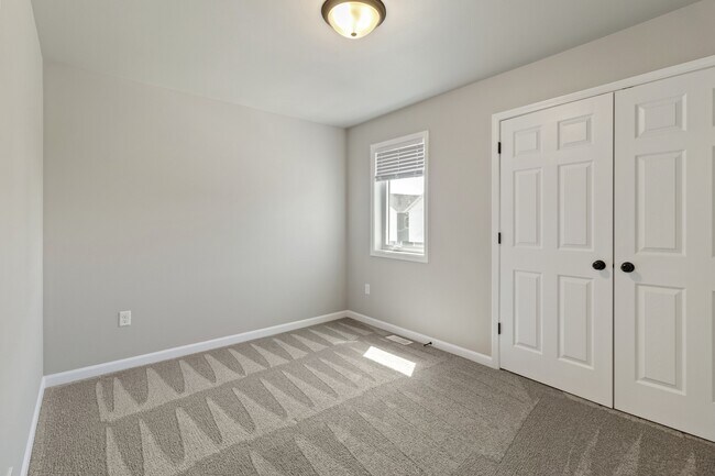 Building Photo - 826 United Dr