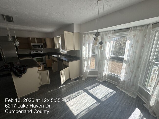 Building Photo - 6217 Lakehaven Dr