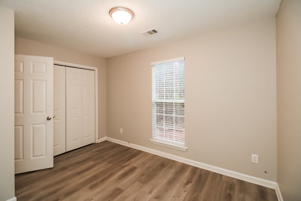 Building Photo - 9599 Rollinghills Dr