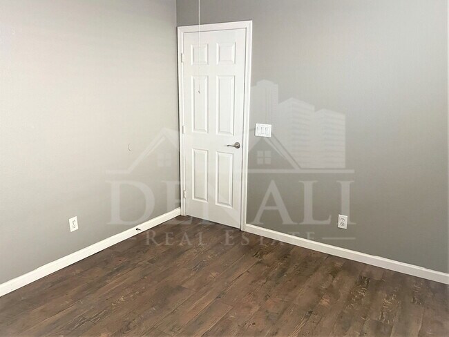 Building Photo - 2520 N 109th Ave