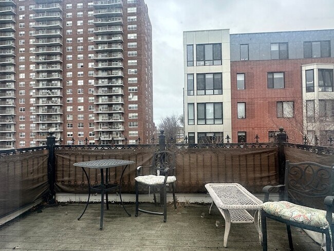 Building Photo - 21 Worthington St