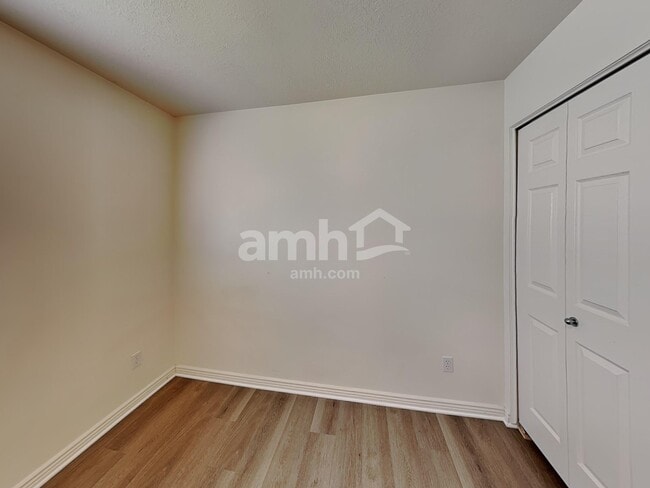 Building Photo - 10766 N Cypress