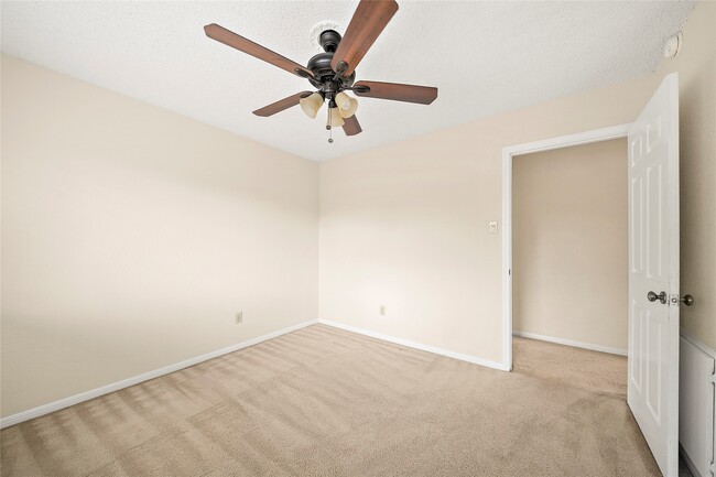 Building Photo - 2206 Greencove Ln