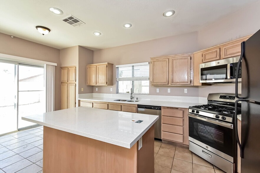 Building Photo - 7855 Blue Brook Dr