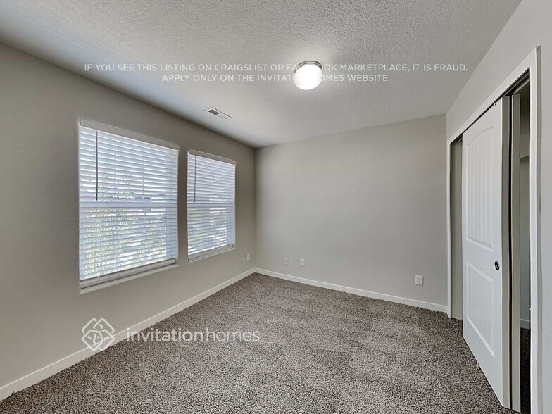 Building Photo - 4041 Creek Legend View