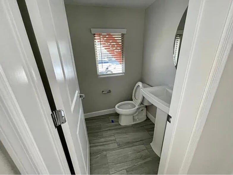 Building Photo - 628 W Derringer Way