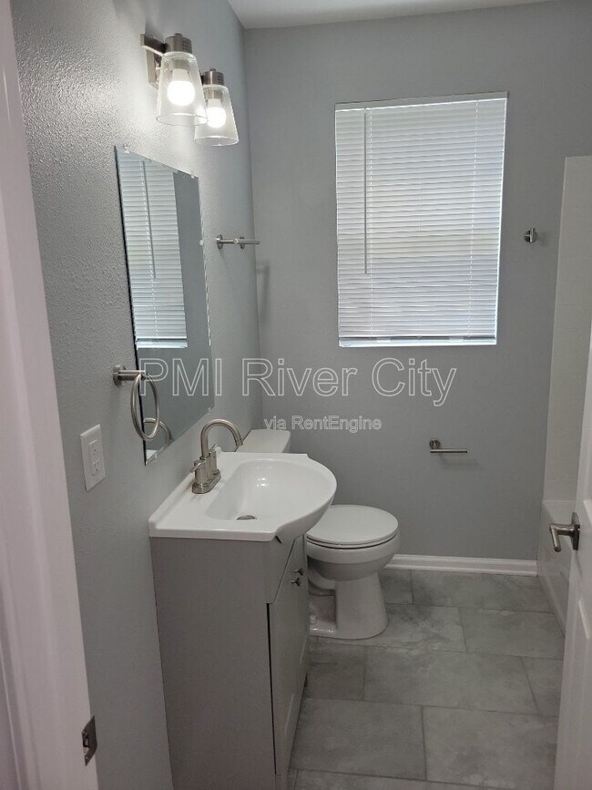 Building Photo - 1356 River Hills Cir E