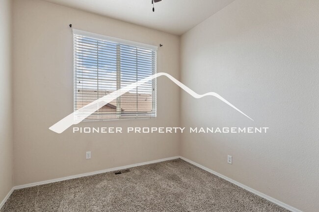 Building Photo - Low-Maintenance Living with Mountain Views! 3BR Townhome, 2-Car Garage & A/C