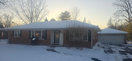 Building Photo - 3 BED 2 BATH COMPLETELY UPDATED SINGLE FAMILY HOME ---- FLORAL