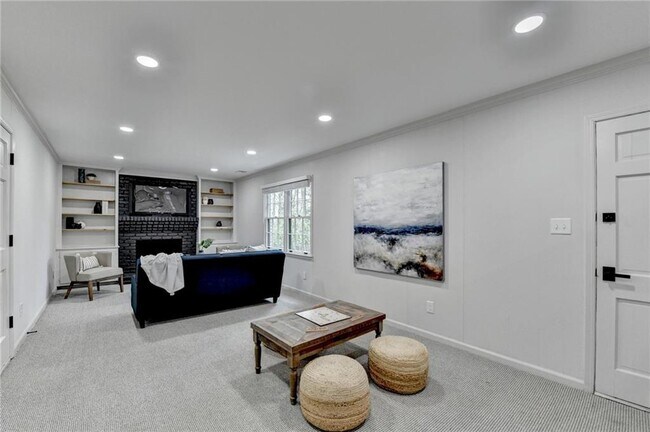 Building Photo - 1450 Cedarhurst Dr