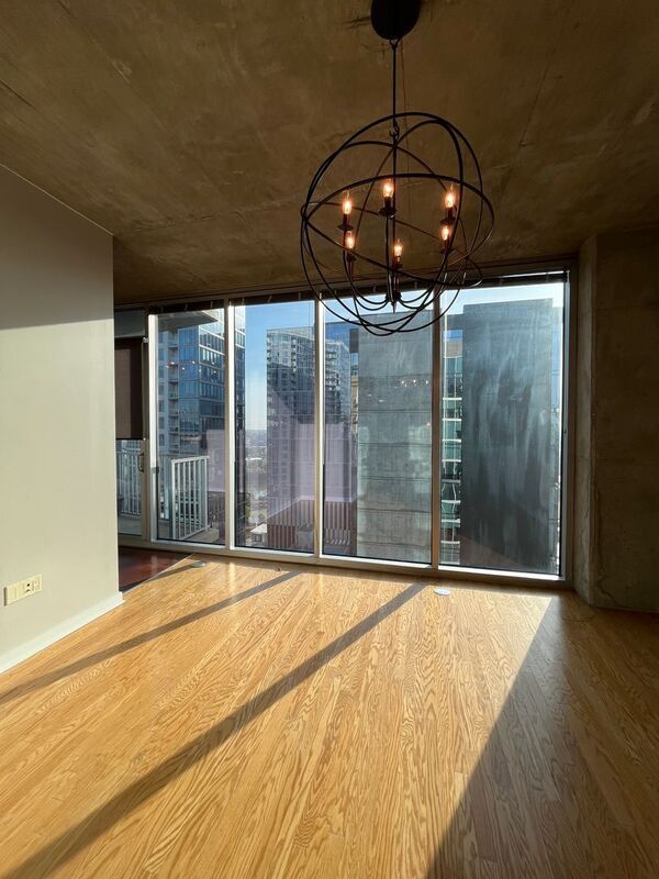 Building Photo - 301 Demonbreun St