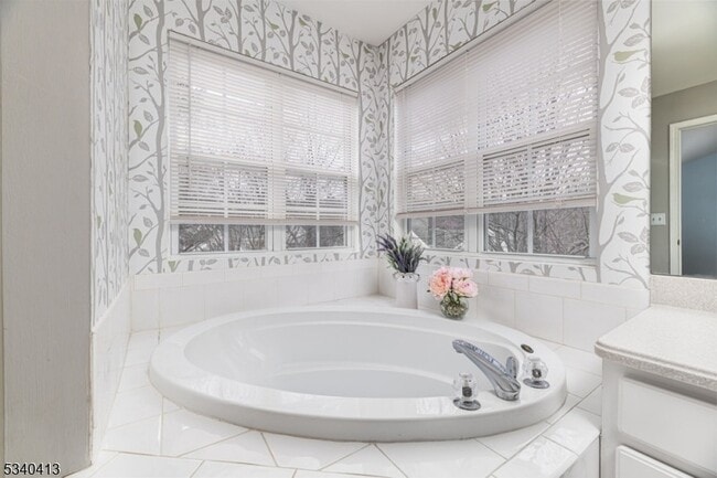 Building Photo - 902 Wendover Ct