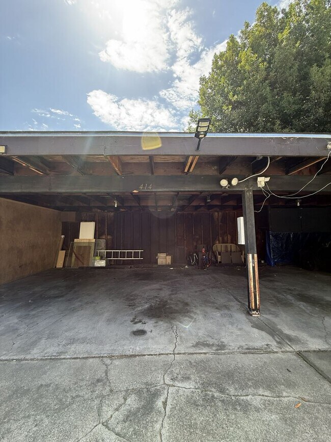 Building Photo - 410 Alden St