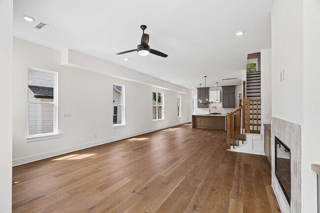 Building Photo - "Chic Nashville Townhouse: 3 Beds, 3 Baths, with Granite Elegance & Cozy Fireplace!"