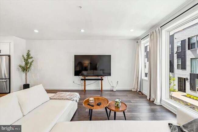 Building Photo - 3005 Birchview Walk