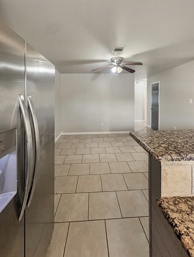 Building Photo - 6707 NW Compass Dr