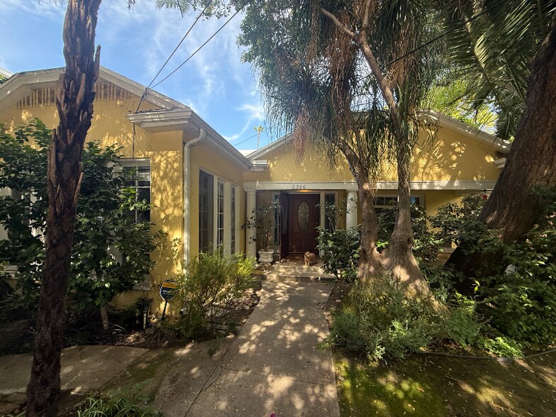 Building Photo - 2306 Beachwood Dr