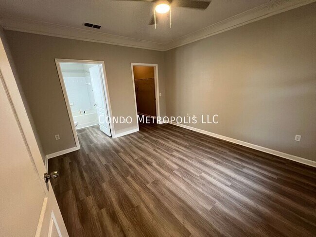 Building Photo - 8813 Villa View Cir