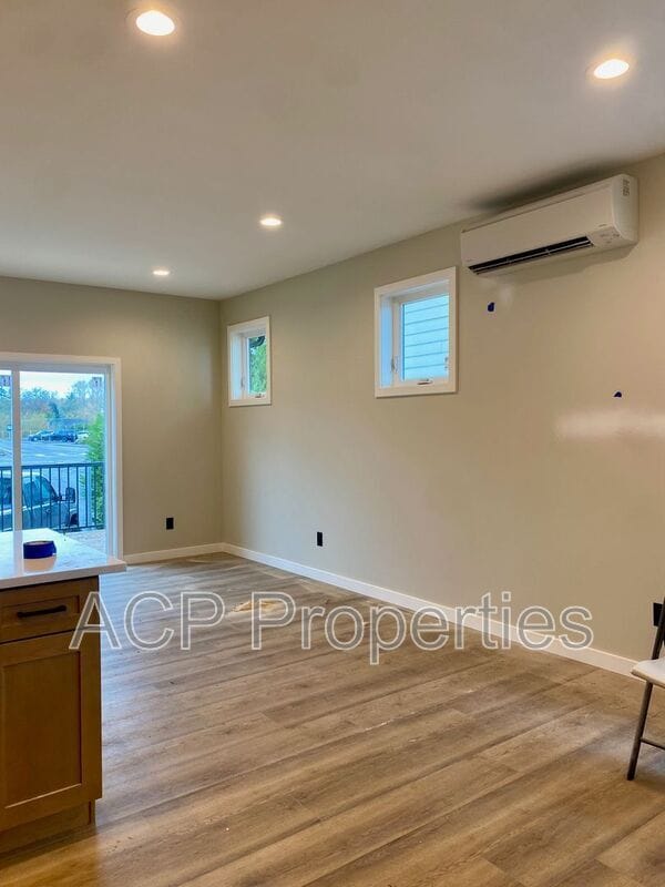 Building Photo - 110 Baker St