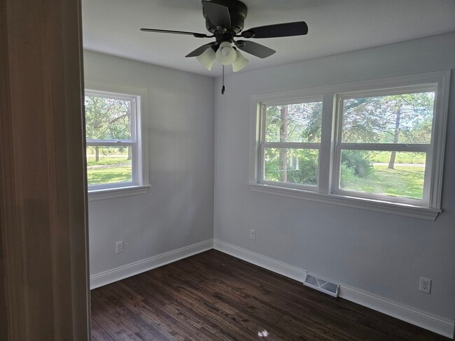 Building Photo - 4 Acorn Ln