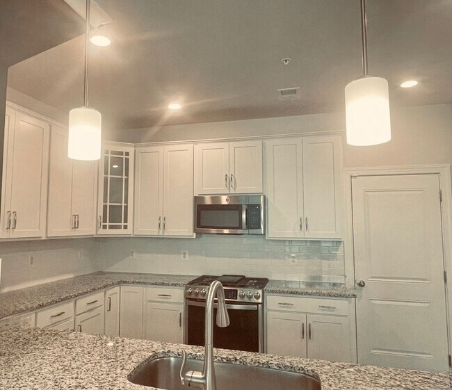 Building Photo - 14955 River Walk Way