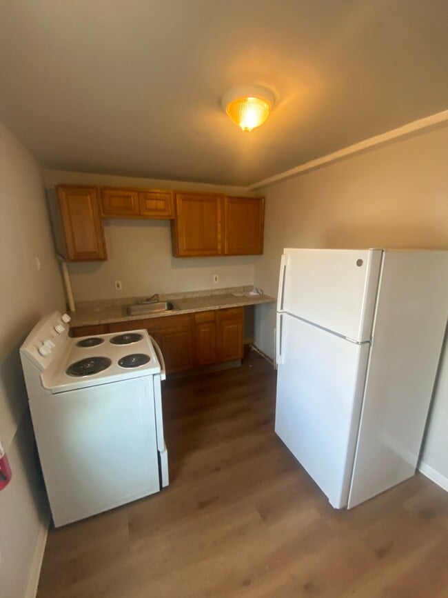 Building Photo - 663 Kohn St