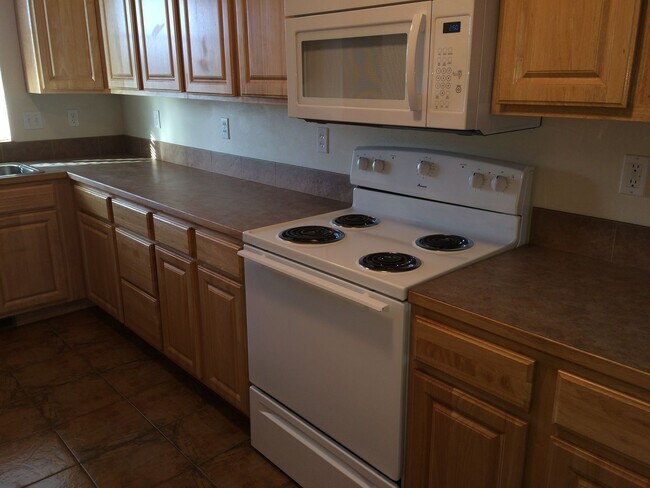 Building Photo - 1713 W Fern Dr