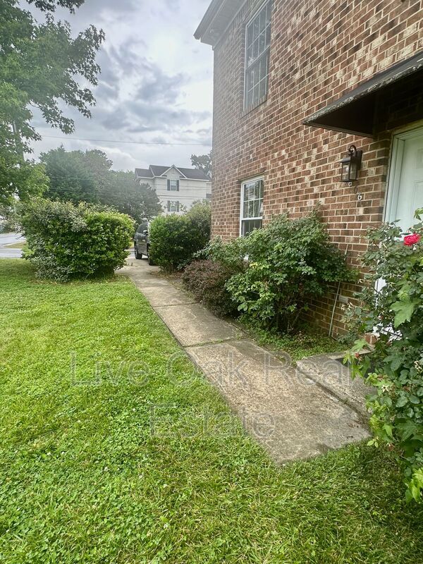 Building Photo - 1604 Parks Ave