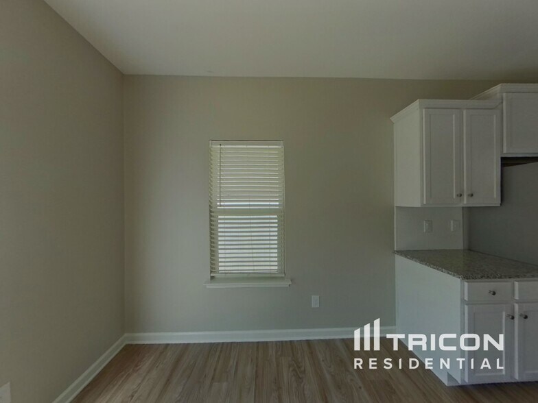 Building Photo - 200 Spring Knoll Dr